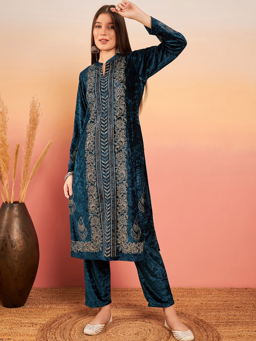 

HK colours of fashion Floral Embroidered Regular Velvet Kurta with Trousers, Teal
