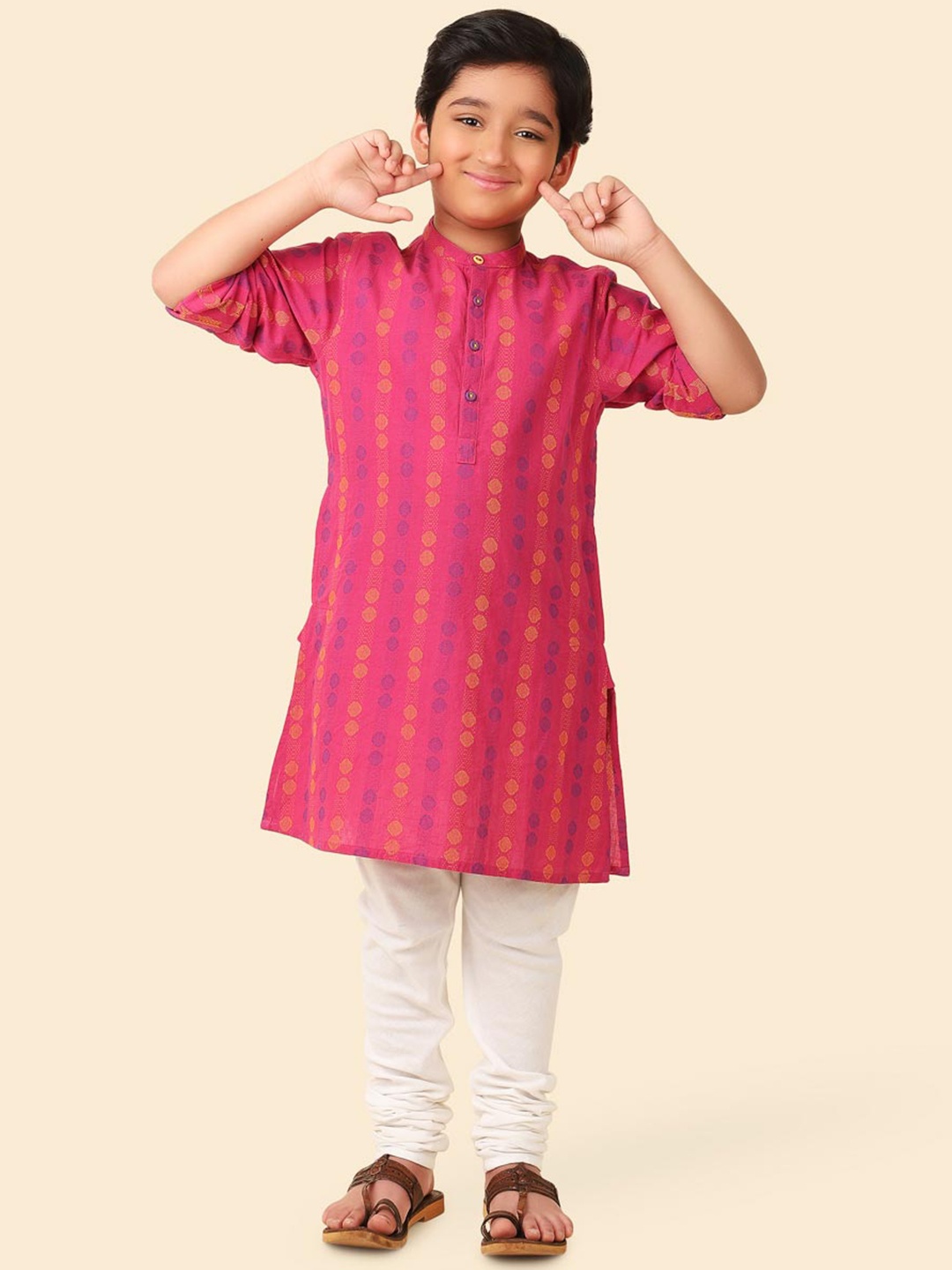 

Fabindia Boys Geometric Embroidered Kurta, Magenta