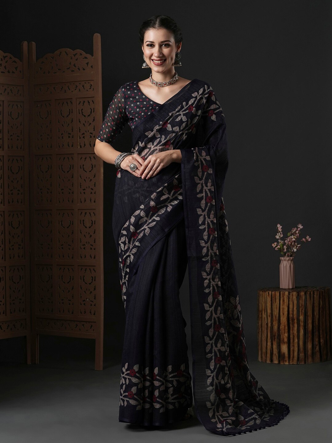 

Anouk Navy Blue & Red Floral Printed Block Print Saree