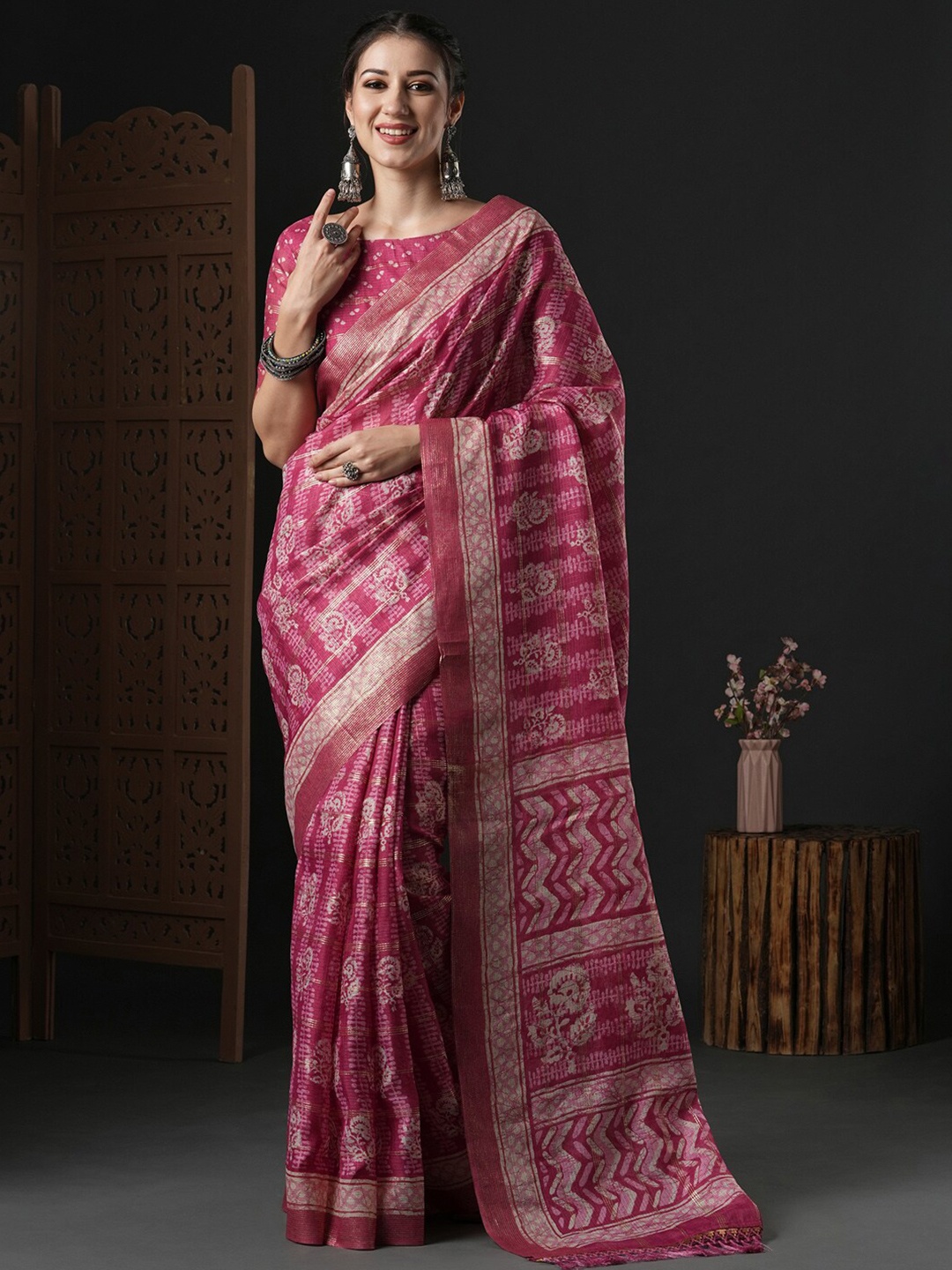 

Anouk Pink & White Floral Printed Zari Saree