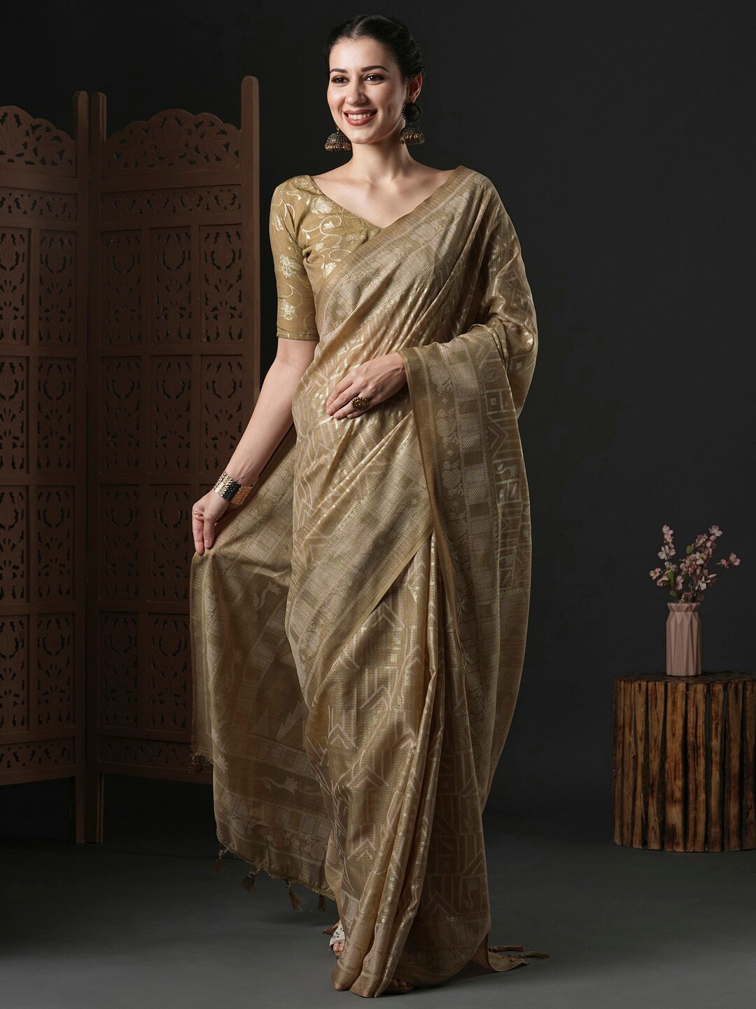 

Anouk Rustic Beige & Gold-Toned Geometric Printed Zari Saree