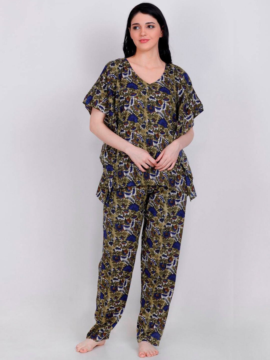 

LastInch Floral Printed Kaftan Night suit, Green
