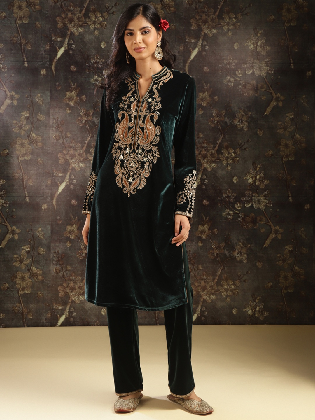 

Lakshita Ethnic Motifs Yoke Design Zardozi Velvet Kurta With Trousers, Green