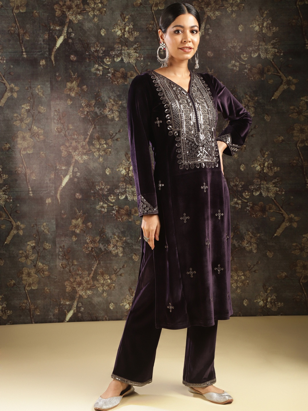 

Lakshita Ethnic Motifs Embroidered Sequinned Velvet Straight Kurta With Trousers, Purple
