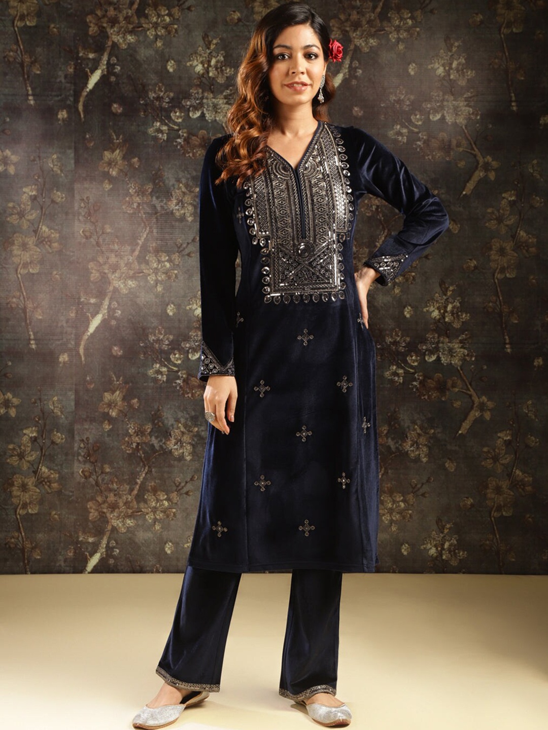 

Lakshita Ethnic Motifs Embroidered Zardozi Velvet Kurta With Trousers, Navy blue