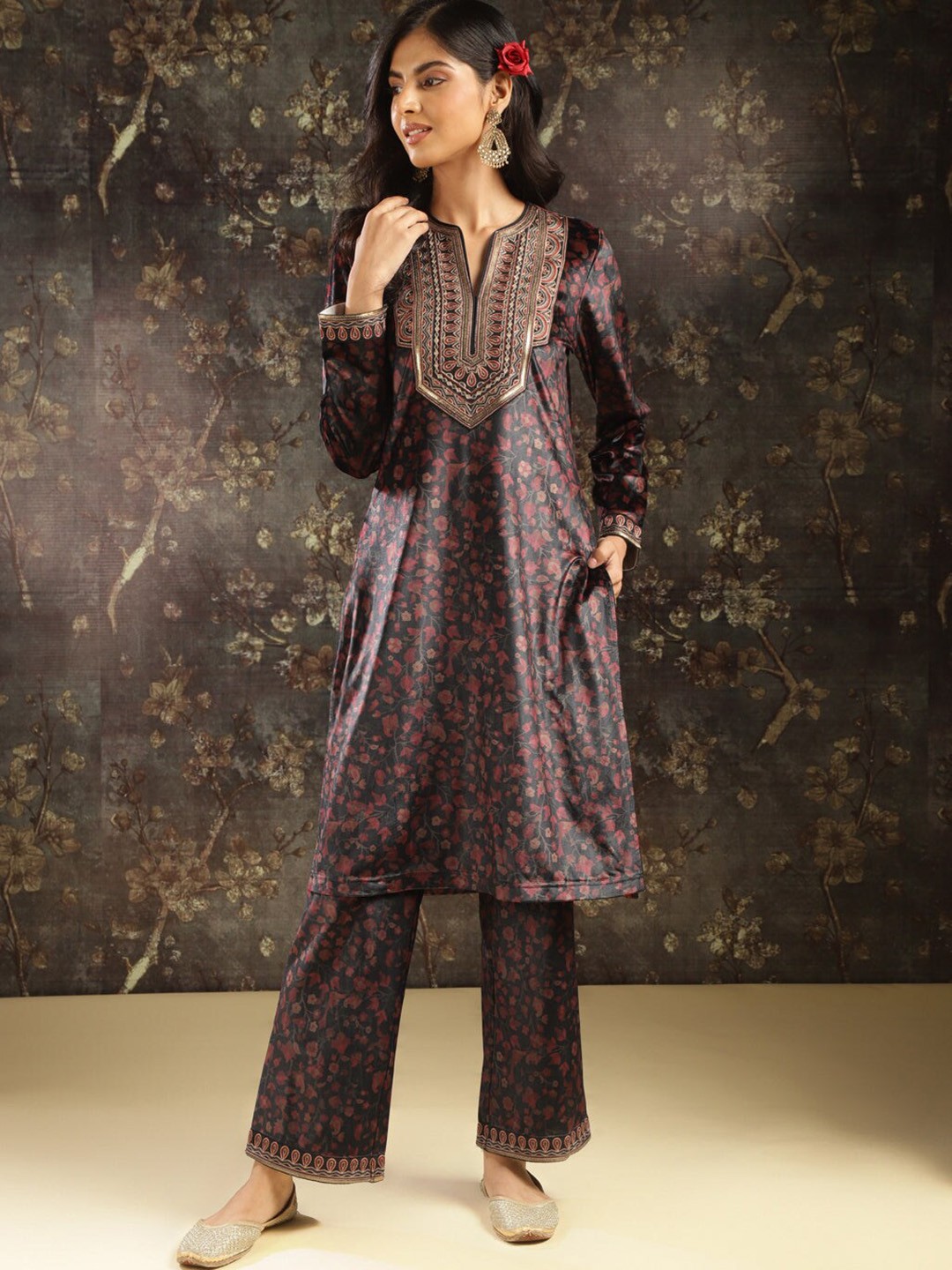 

Lakshita Floral Printed Regular Zari Work Velvet Kurta With Trousers, Black