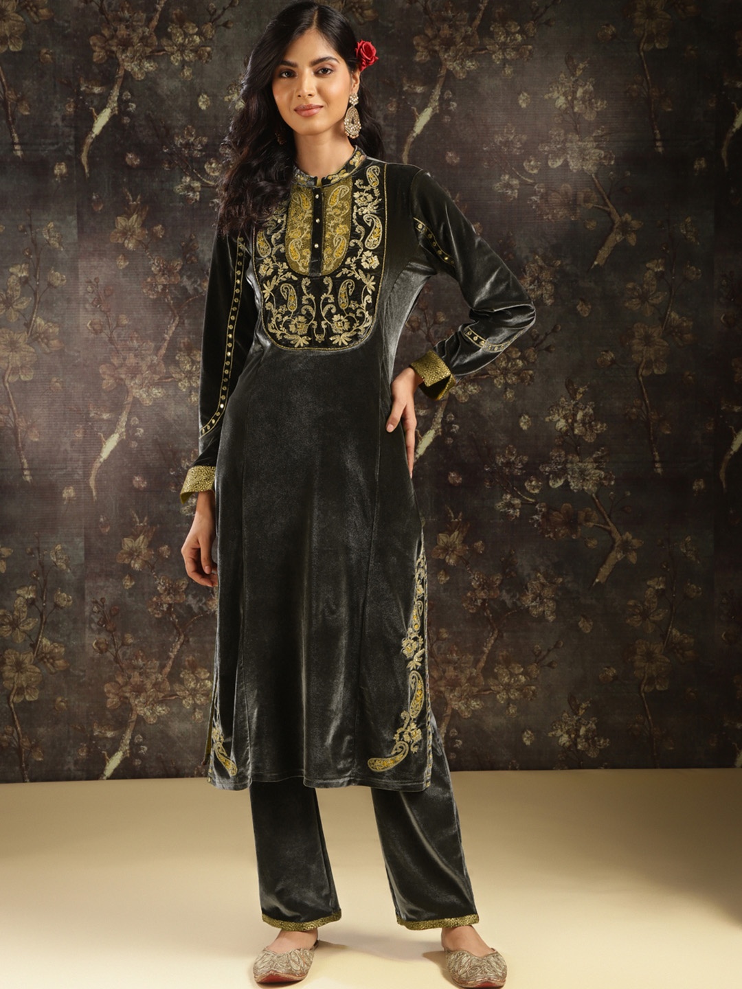 

Lakshita Paisley Yoke Design Velvet Mandarin Collar Zardozi Kurta With Trousers, Grey