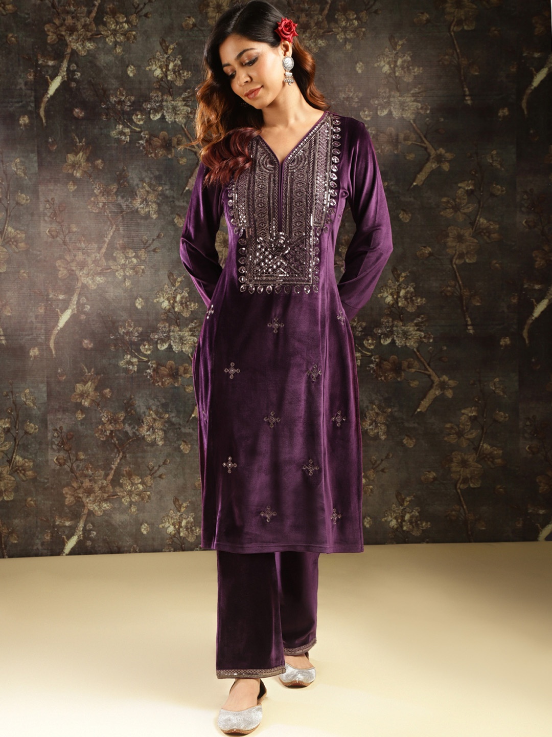 

Lakshita Ethnic Motifs Embroidered Yoke Sequinned Velvet Straight Kurta with Trousers, Purple