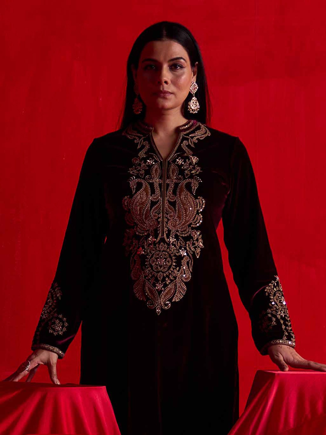 

Lakshita Paisley Yoke Design Regular Sequinned Velvet Kurta With Trousers, Fuchsia