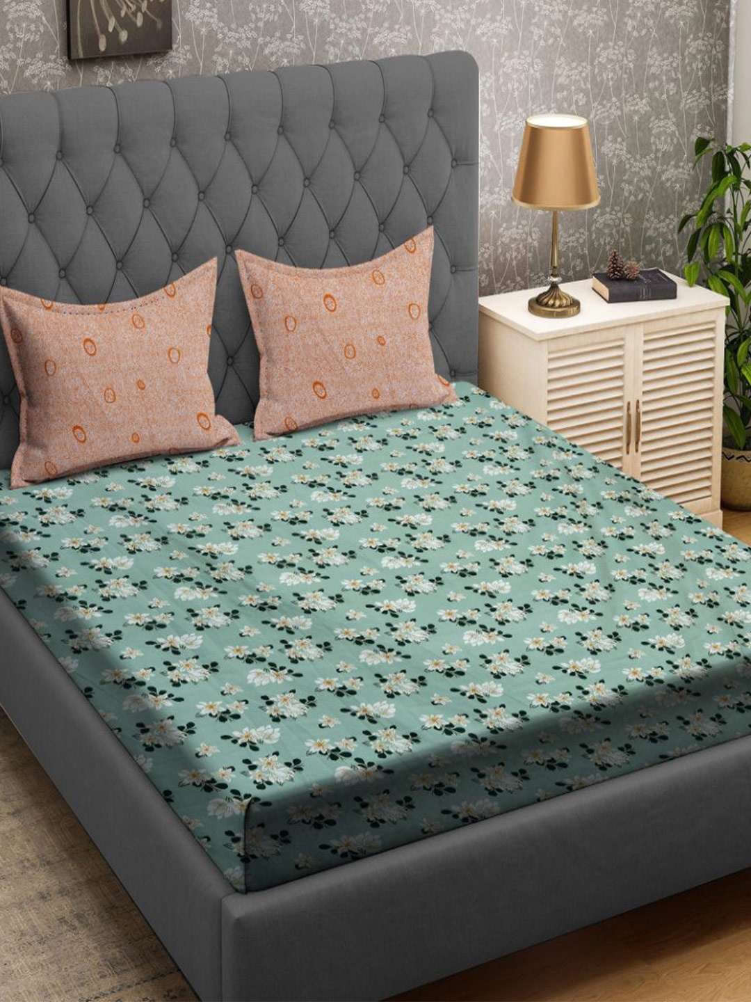 

RRC Green & White Floral Microfiber 160 TC King Bedsheet With 2 Pillow Covers