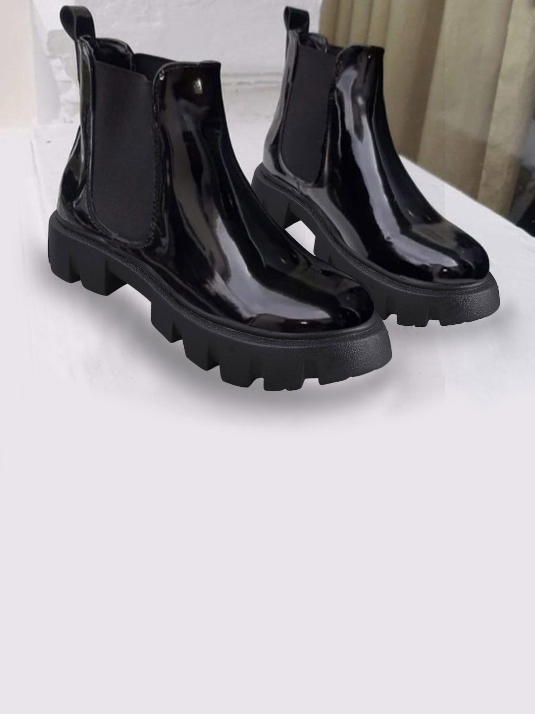 

Shoetopia Women Heeled Mid-Top Chelsea Boots, Black