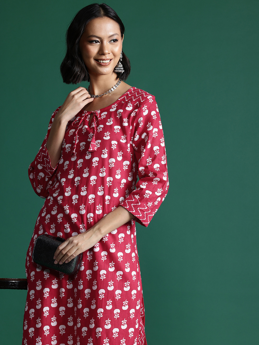 

Sangria Floral Printed Pure Cotton Kurta with Trousers, Magenta