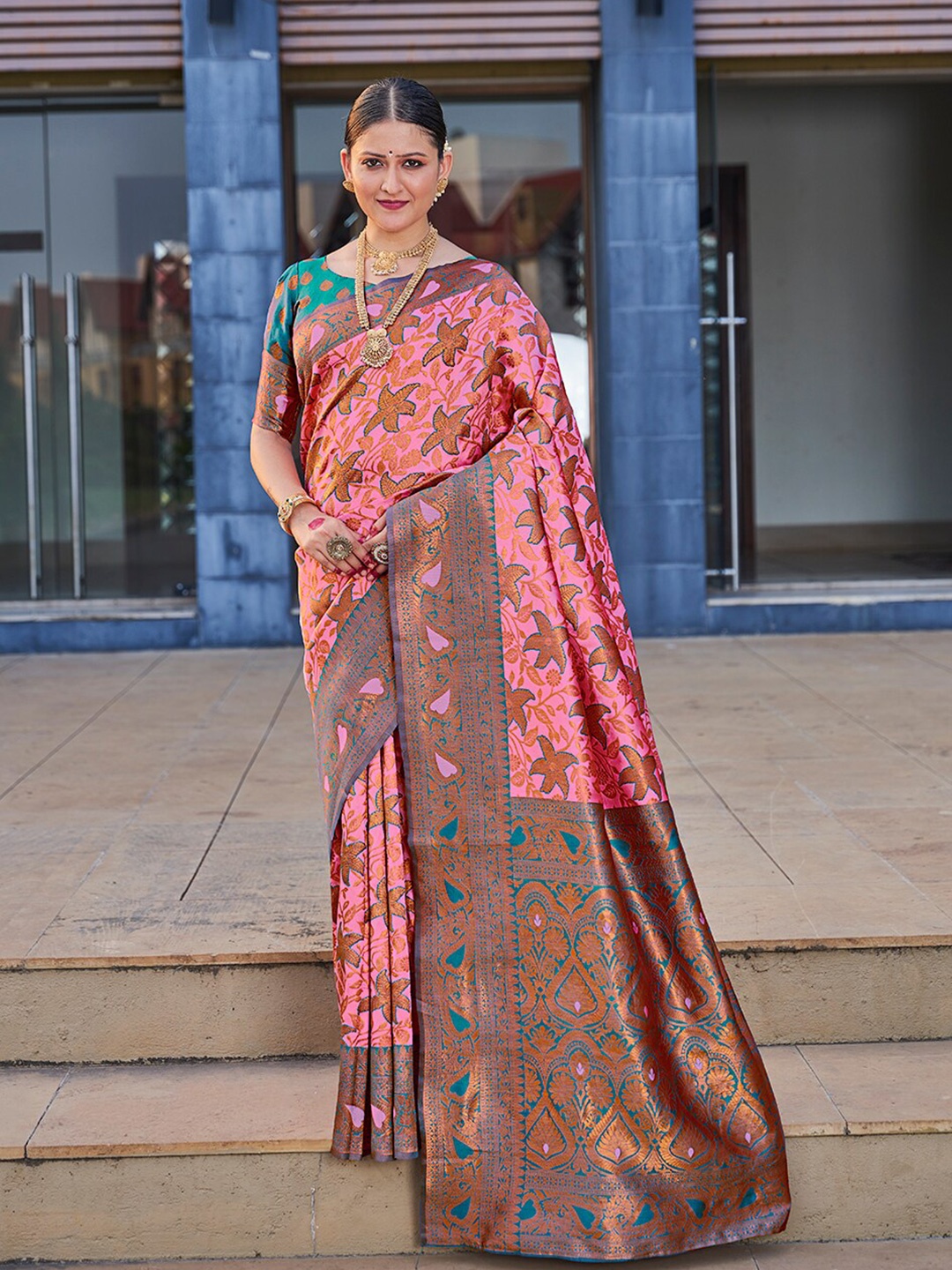 

Mitera Ethnic Motifs Woven Design Zari Banarasi Saree, Pink