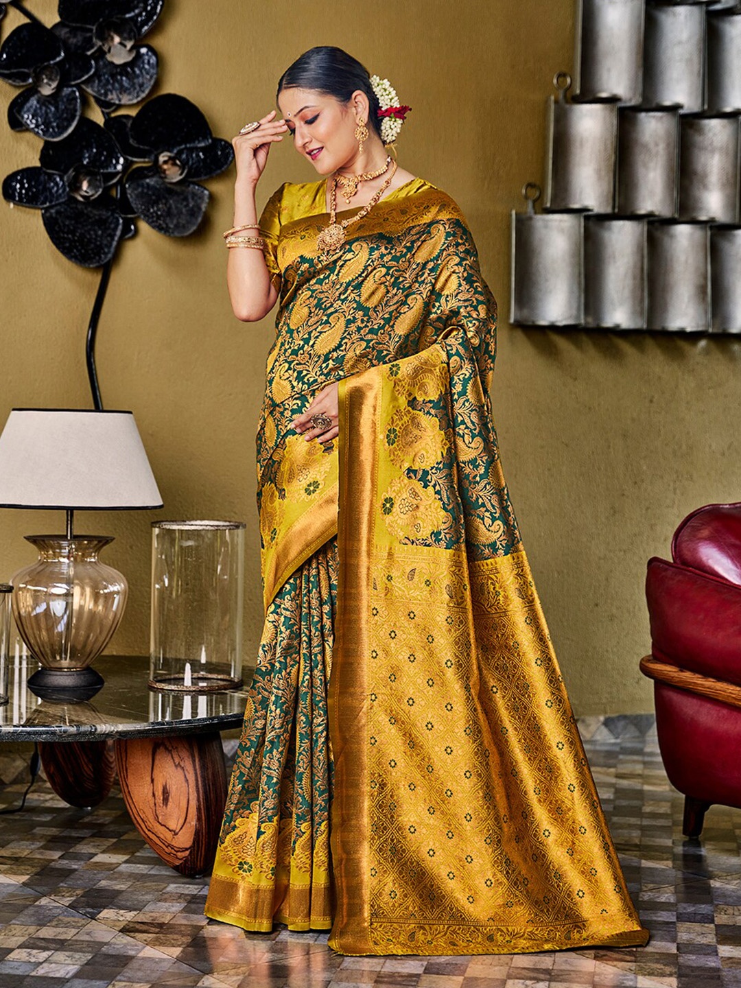 

Mitera Green & Gold-Toned Paisley Woven Design Zari Banarasi Saree