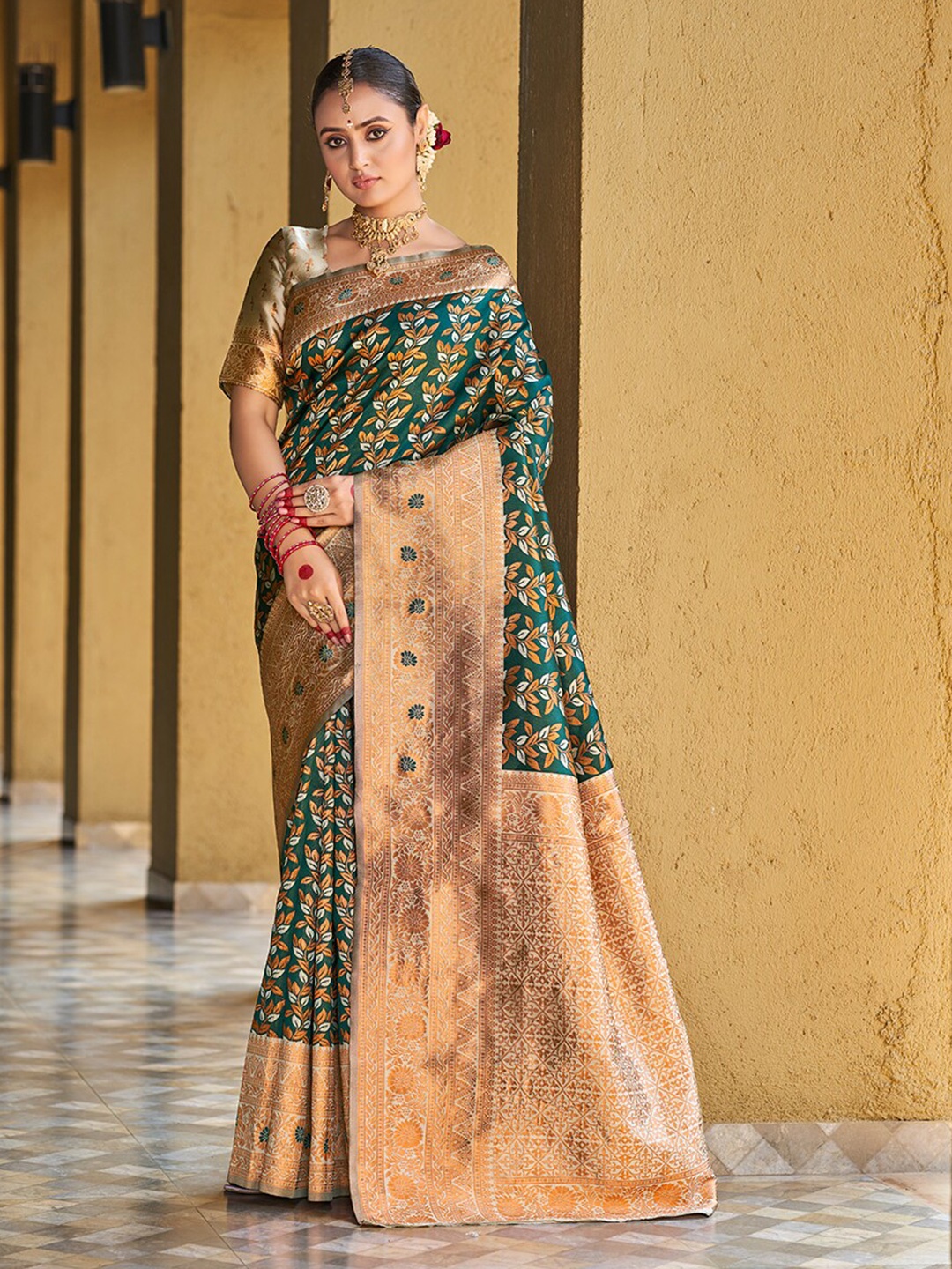 

Mitera Green & Cream-Coloured Floral Woven Design Zari Banarasi Saree