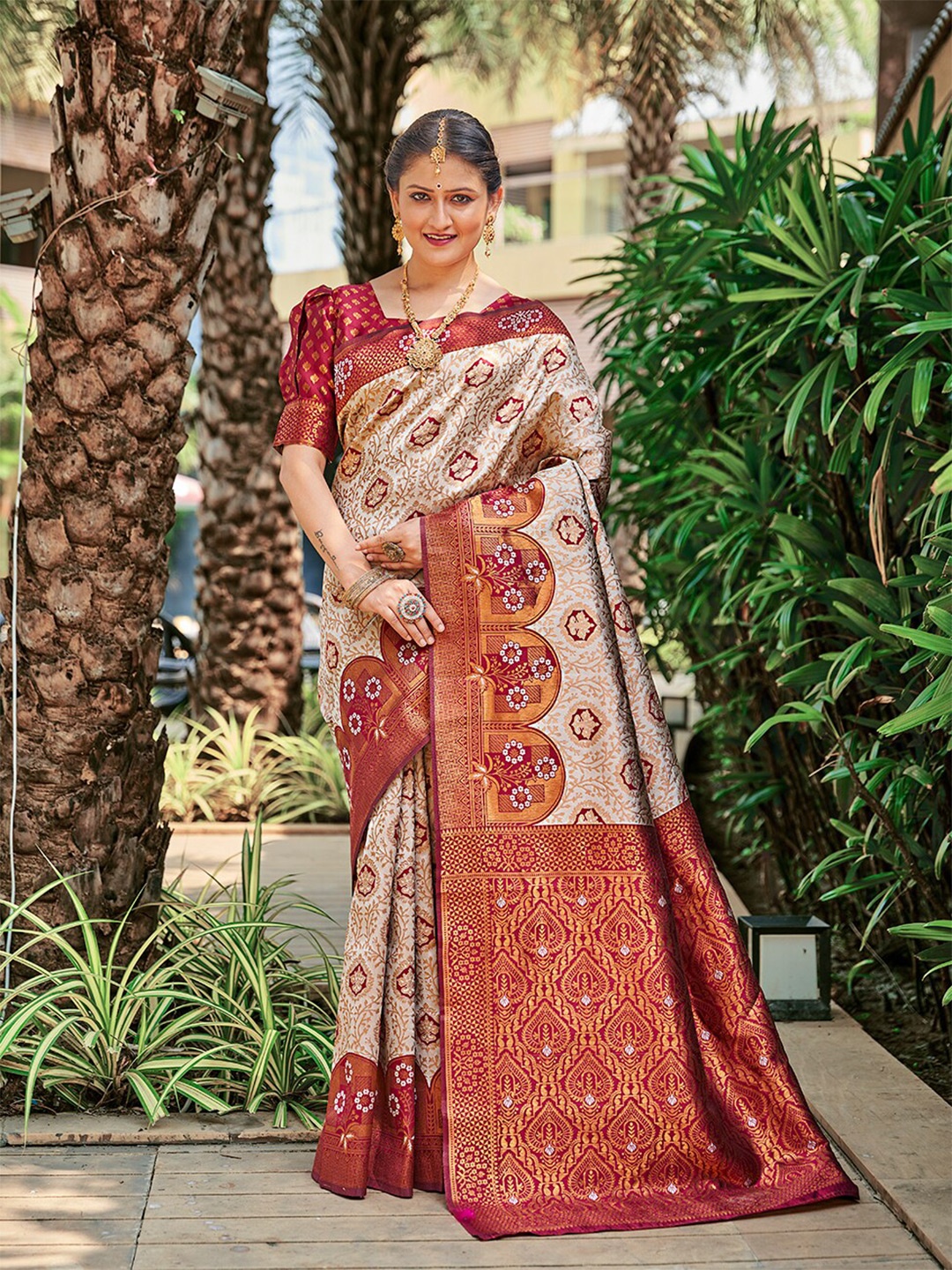 

Mitera White & Red Ethnic Motifs Woven Design Zari Banarasi Saree