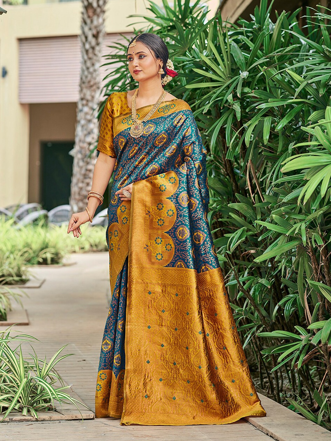 

Mitera Ethnic Motifs Woven Design Zari Silk Blend Banarasi Saree, Teal