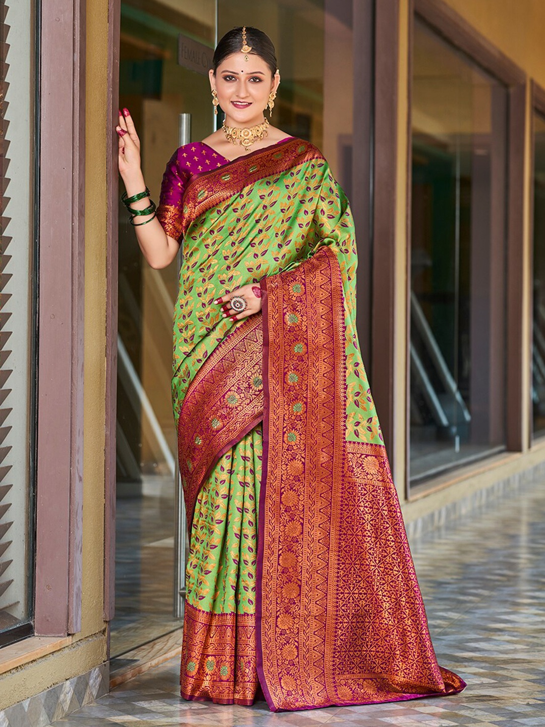 

Mitera Green Ethnic Motifs Woven Design Zari Banarasi Saree