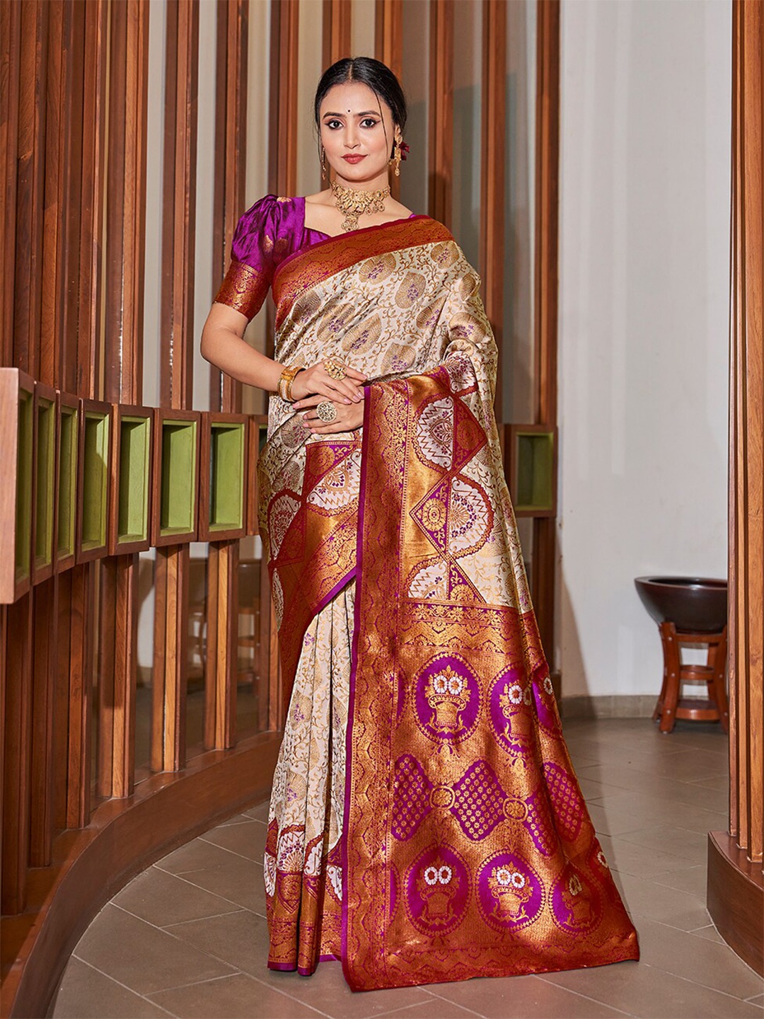 

Mitera Ethnic Motifs Woven Design Zari Banarasi Saree, Off white