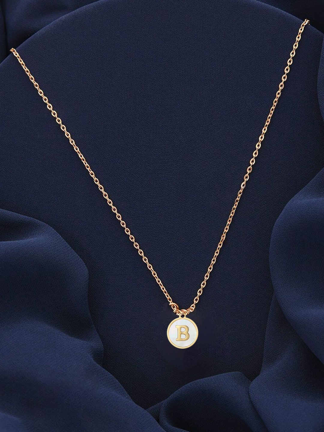 

Pinapes Unisex Gold-Plated Chain With Pendant