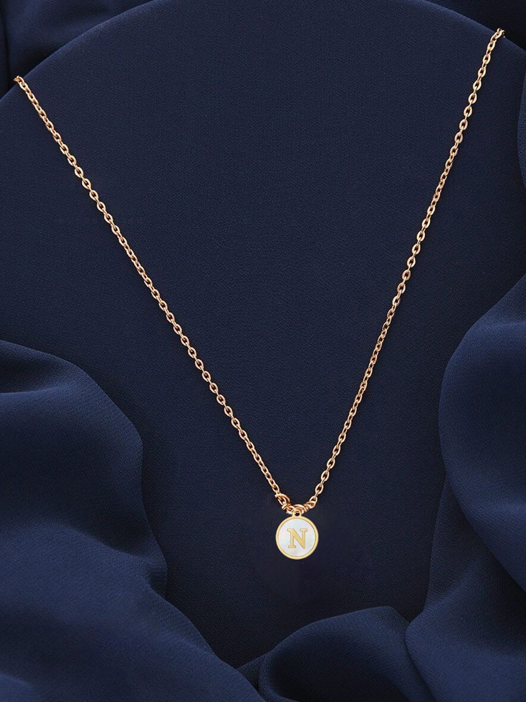 

Pinapes Unisex Gold-Plated Chain With Pendant