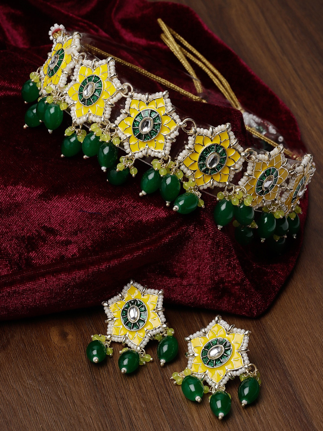 

Sukkhi Gold Plated Kundan Studded & Beaded Jewellery Set