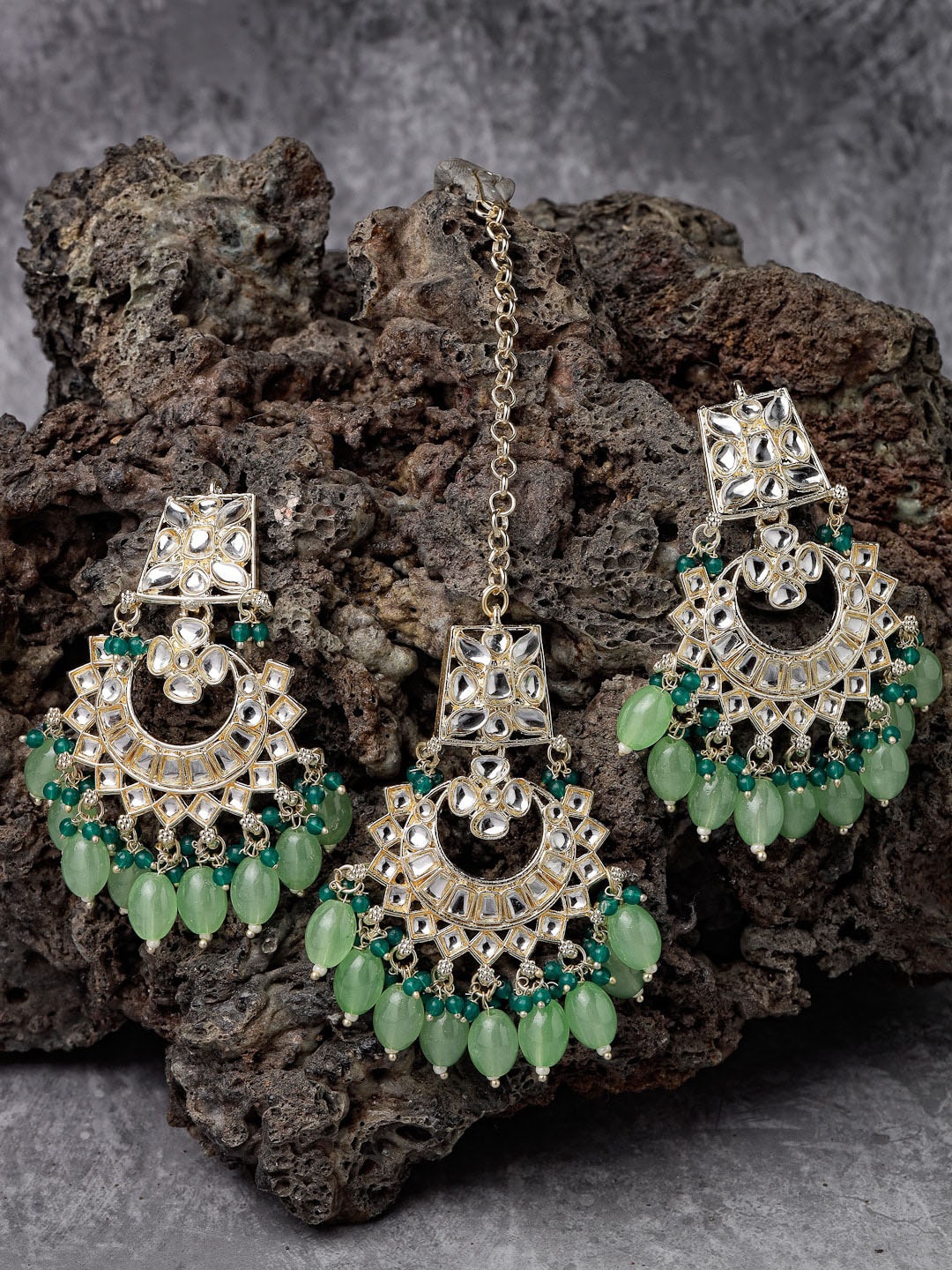 

Sukkhi Gold Plated Kundan Studded & Beaded Jewellery Set