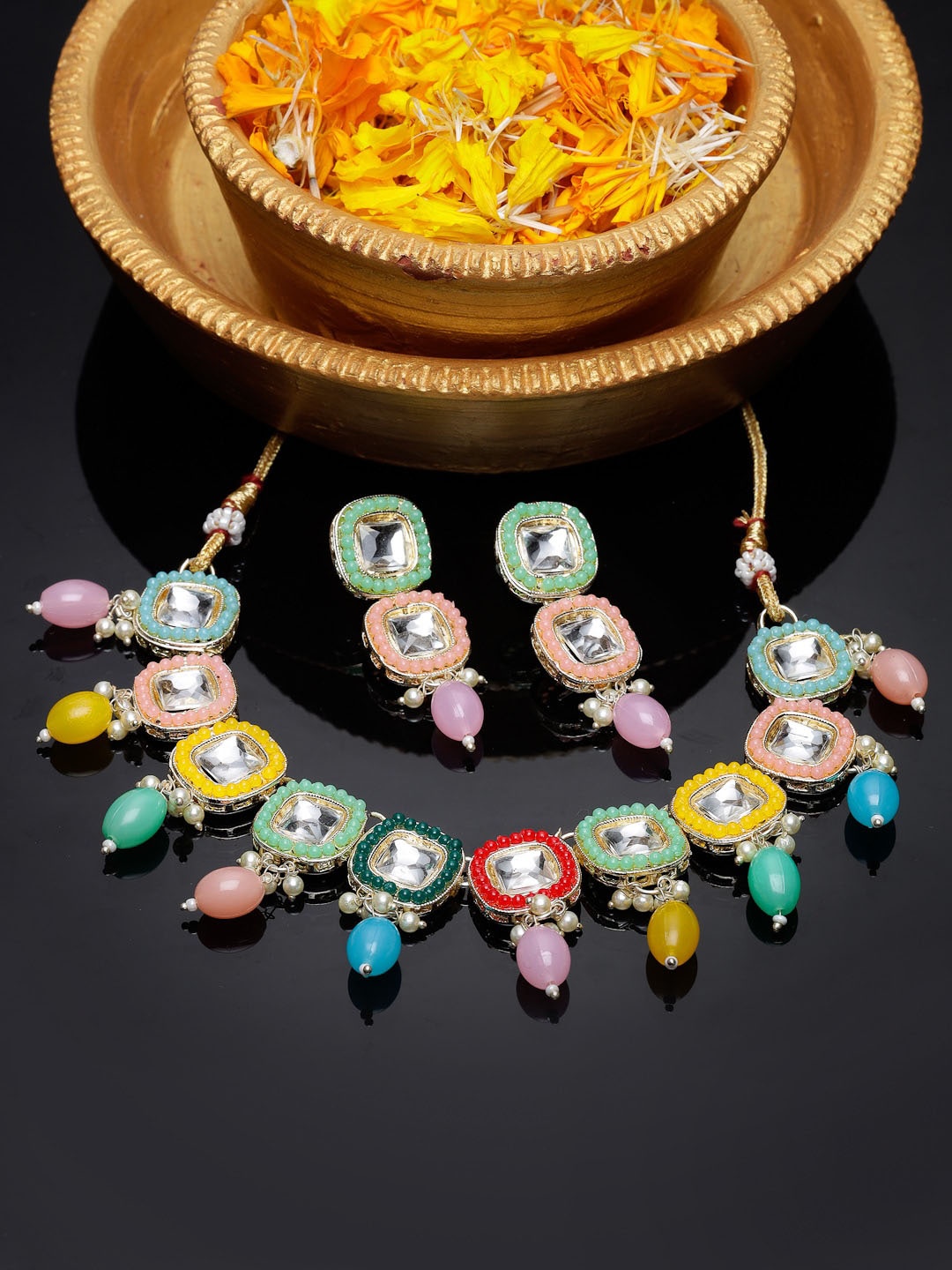 

Sukkhi Gold-Plated Kundan-Studded & Beaded Jewellery Set