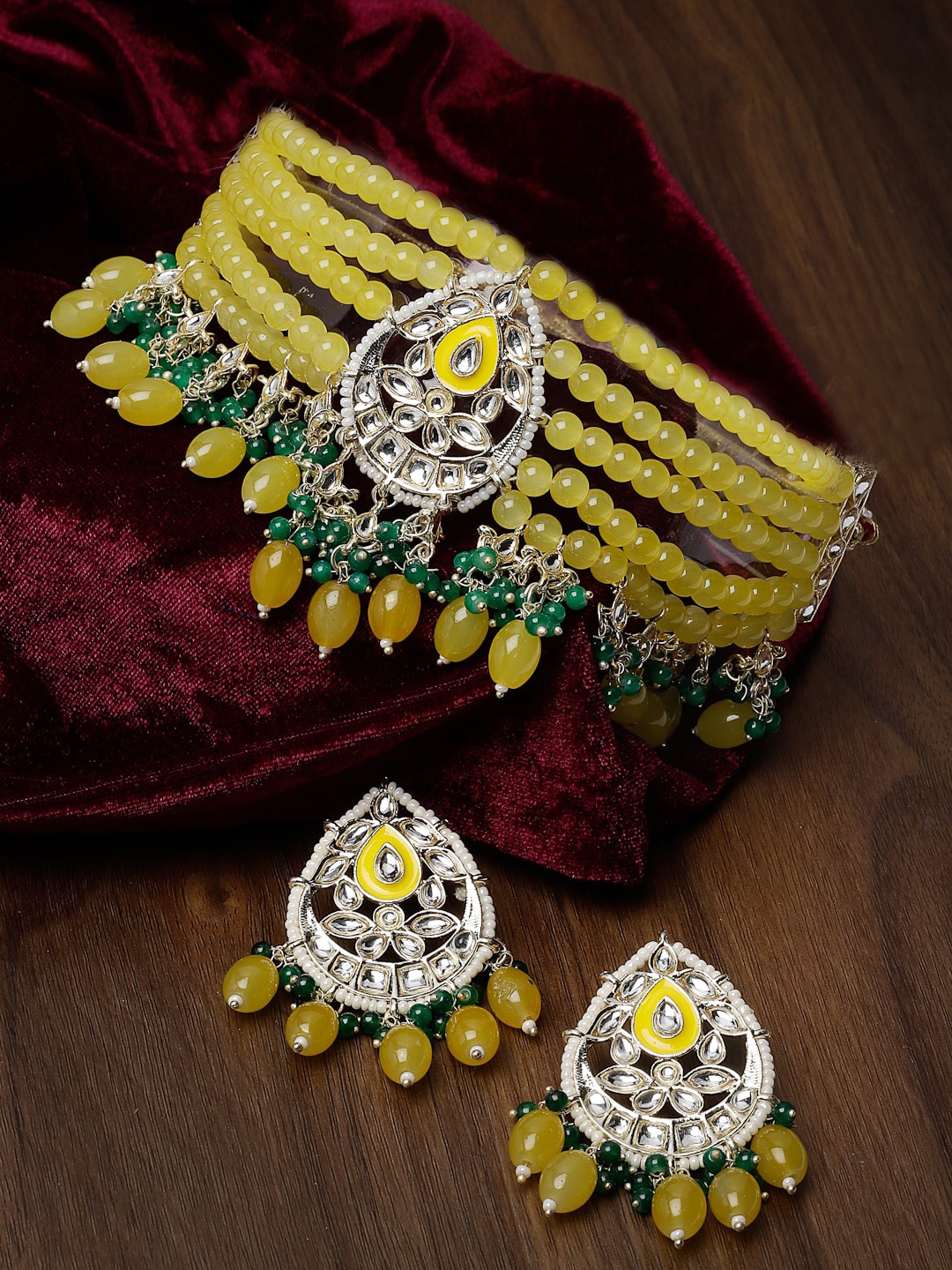 

Sukkhi Gold-Plated Kundan-Studded & Beaded Jewellery Set