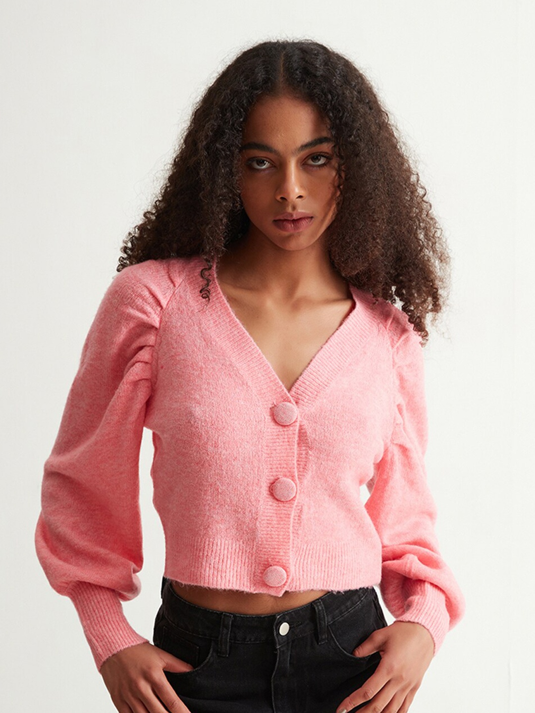 

COVER STORY V-Neck Crop Cardigan, Pink