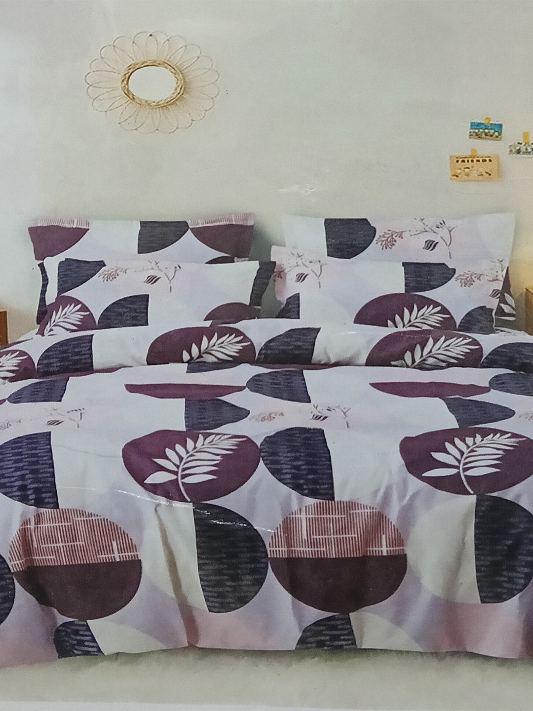

Signature Piper Black & Cream Floral Microfiber 160 TC Queen Bedsheet & 2 Pillow Covers