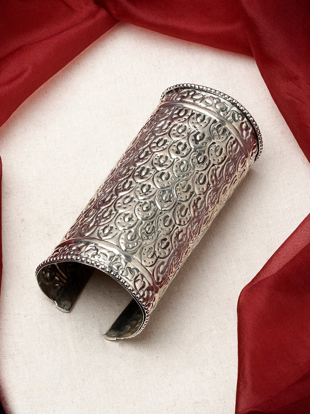 

TEEJH Silver-Plated Oxidised Cuff Bracelet