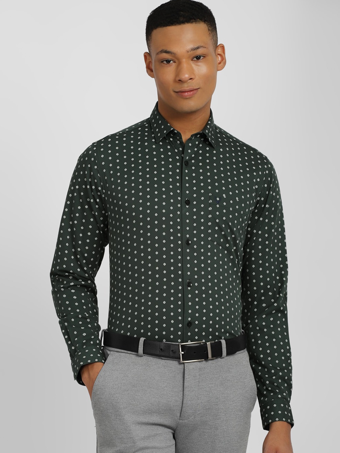 

Allen Solly Slim Fit Opaque Ethnic Motifs Printed Cotton Formal Shirt, Green