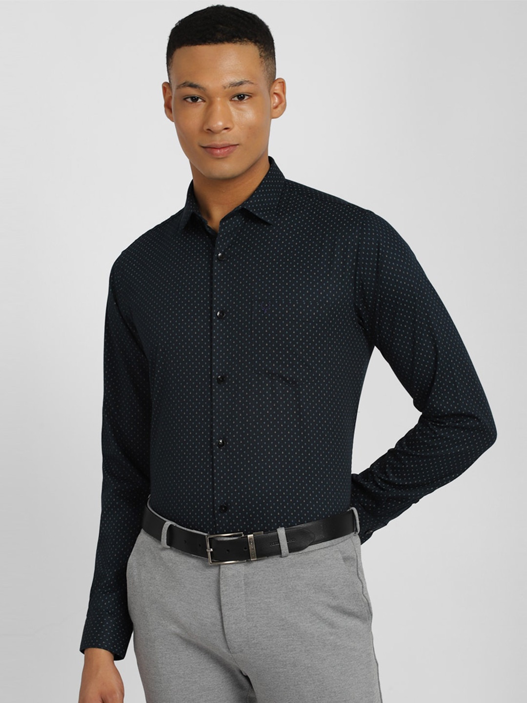 

Allen Solly Slim Fit Micro Ditsy Printed Pure Cotton Formal Shirt, Navy blue