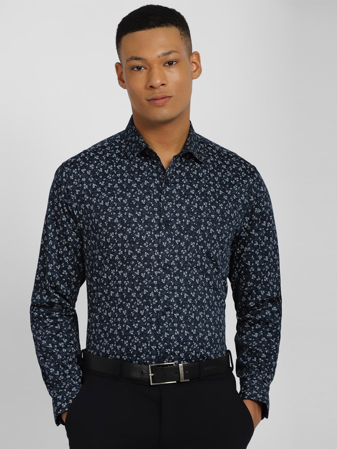 

Allen Solly Slim Fit Floral Printed Cotton Formal Shirt, Navy blue