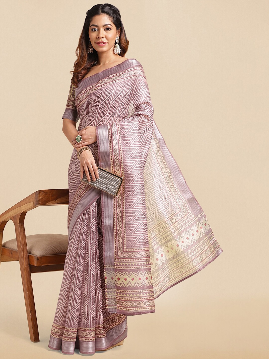 

MIRCHI FASHION Purple & White Geometric Printed Zari Saree