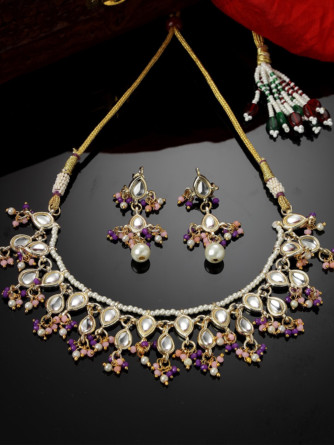 

KARATCART Gold-Plated Kundan Studded & Beaded Jewellery Set