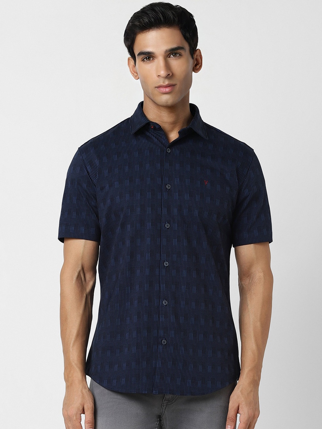 

Van Heusen Sport Slim Fit Striped Pure Cotton Casual Shirt, Navy blue
