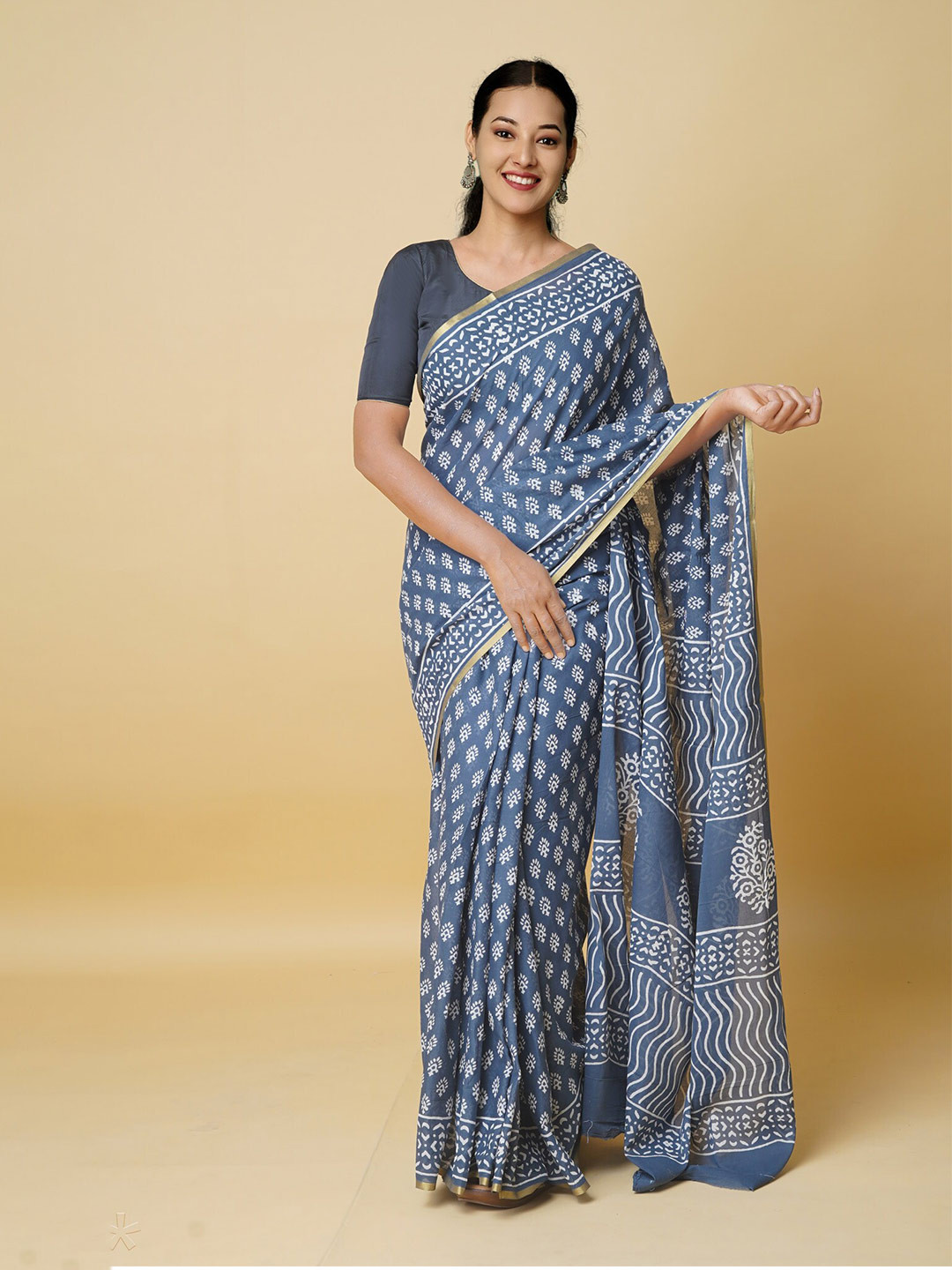 

Unnati Silks Ethnic Motifs Printed Zari Pure Cotton Block Print Saree, Grey