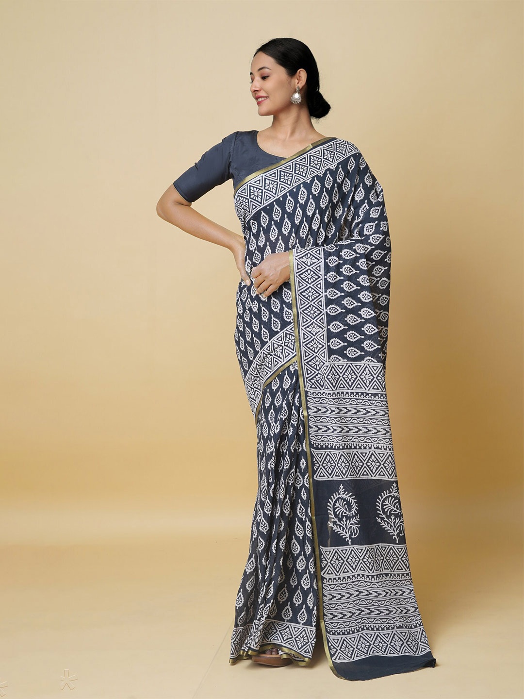 

Unnati Silks Ethnic Motifs Printed Zari Pure Cotton Block Print Saree, Black