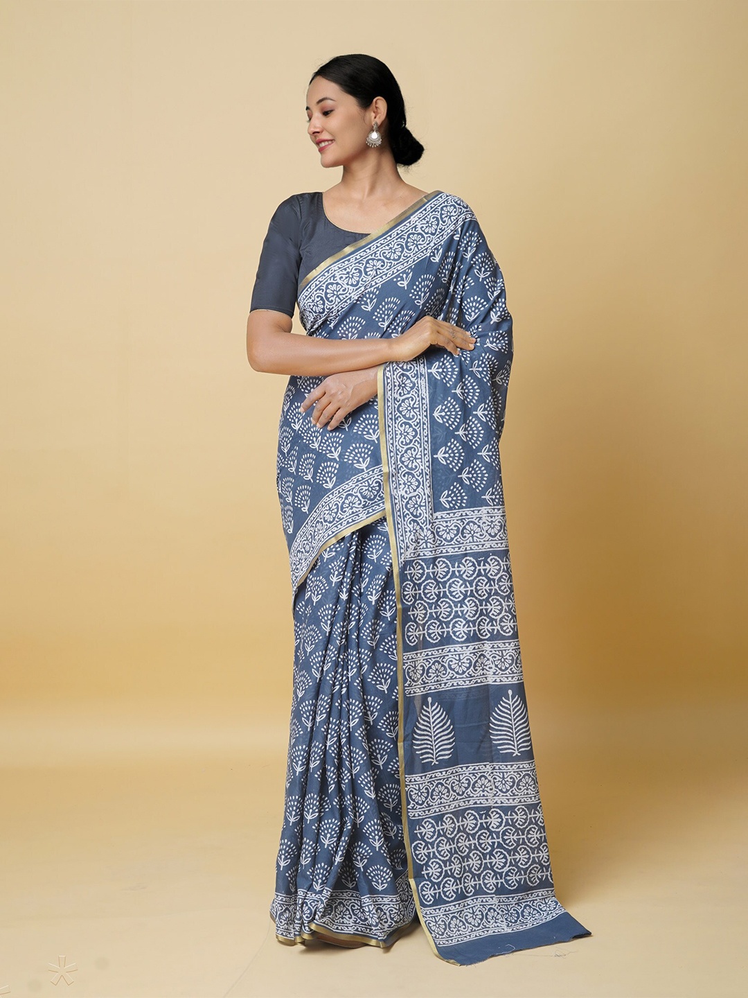 

Unnati Silks Ethnic Motifs Printed Zari Pure Cotton Block Print Saree, Grey