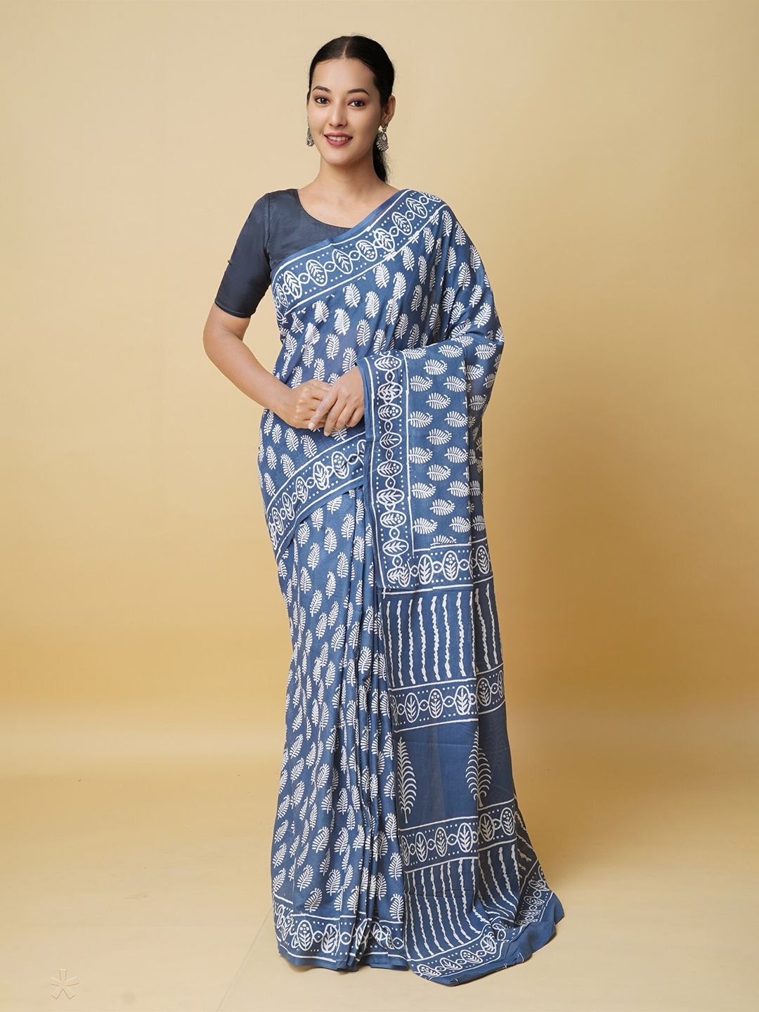 

Unnati Silks Ethnic Motifs Printed Pure Cotton Handloom Block Print Saree, Grey
