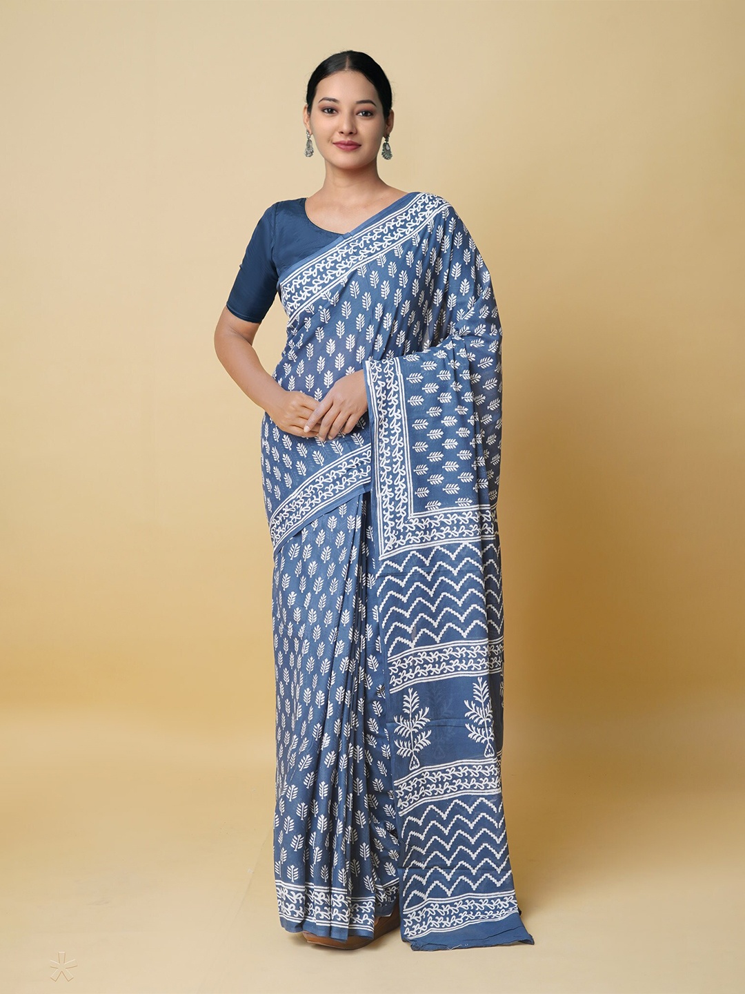 

Unnati Silks Ethnic Motifs Printed Pure Cotton Handloom Block Print Saree, Grey