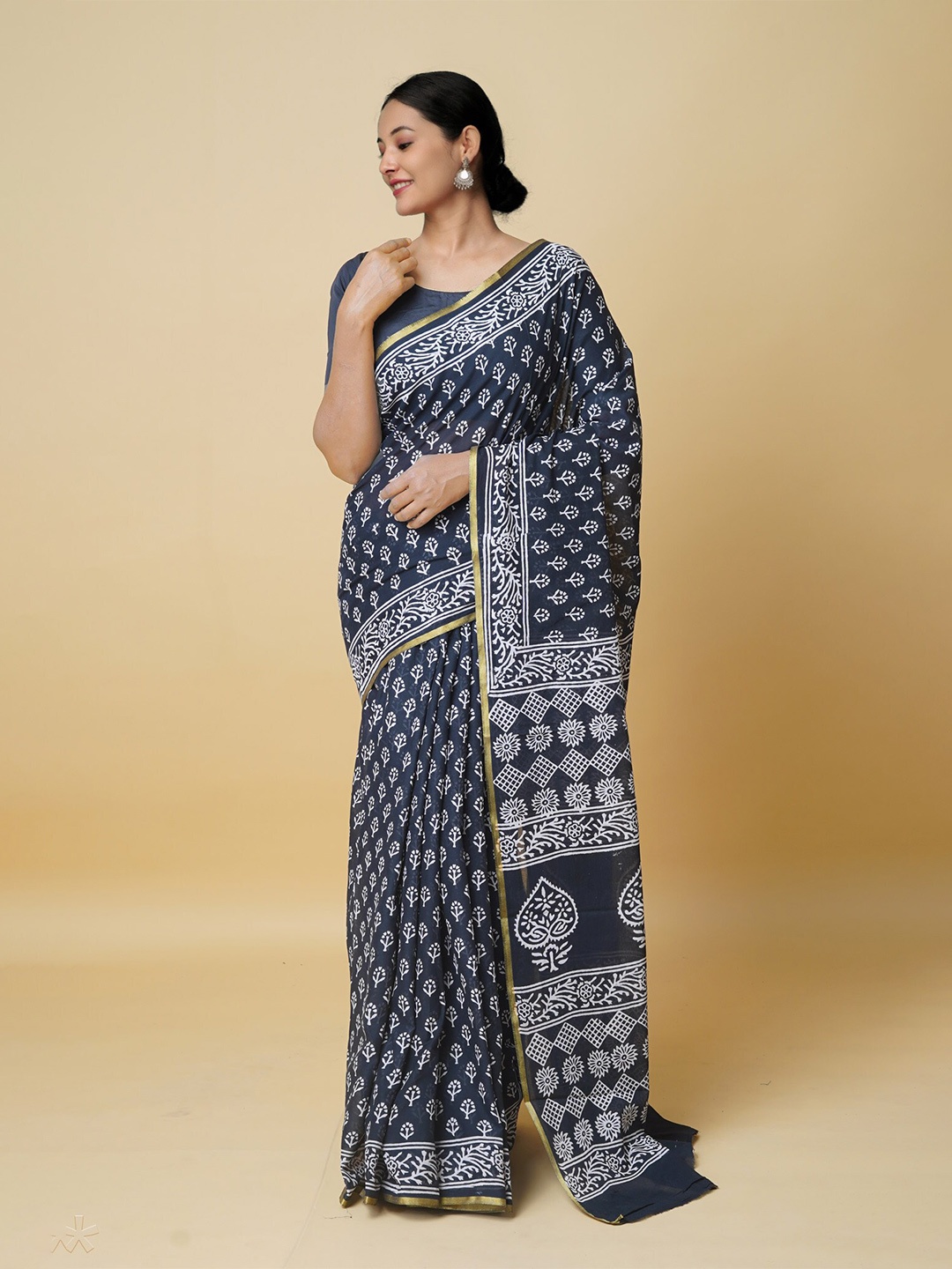 

Unnati Silks Ethnic Motifs Printed Zari Pure Cotton Block Print Saree, Grey