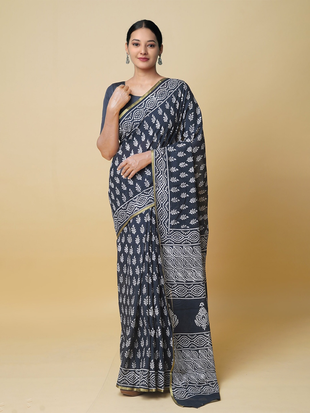 

Unnati Silks Ethnic Motifs Printed Zari Pure Cotton Block Print Saree, Grey