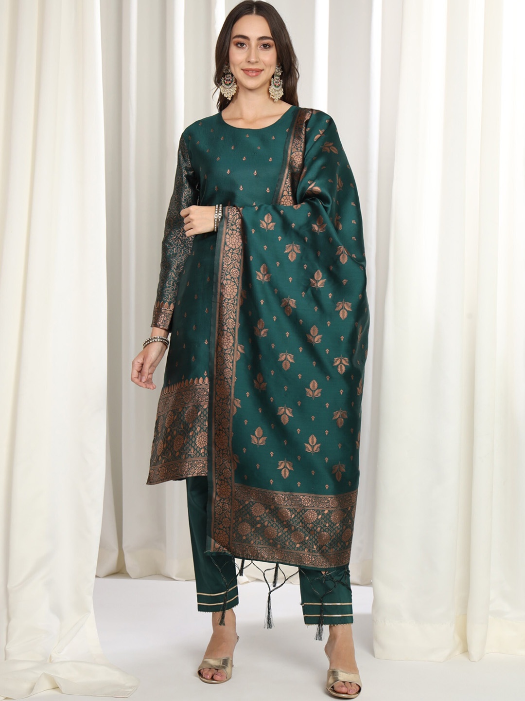 

Vaidehi Fashion Floral Woven Design Banarasi jacquard Kurta with Trousers & Dupatta, Green