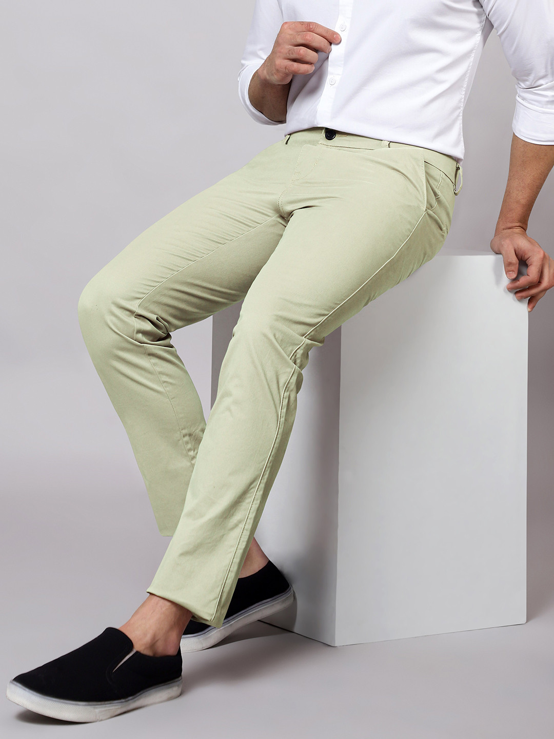 

Beyoung Men Mid-Rise Slim Fit Chinos Trousers, Green