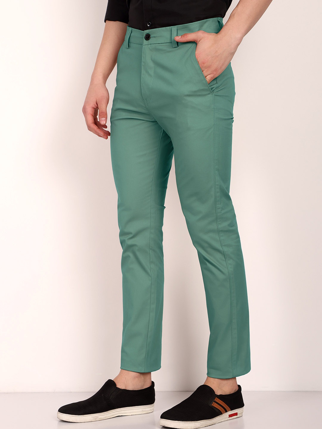 

Beyoung Men Slim Fit Regular Trousers, Green