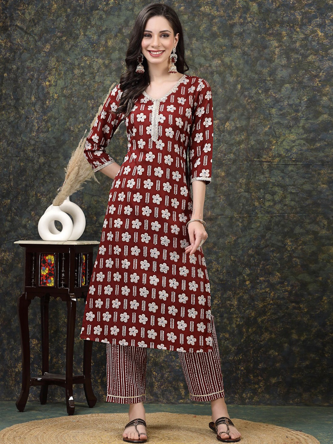 

HERE&NOW Maroon Ethnic Motifs Printed Sequinned Regular Kurta with Trousers