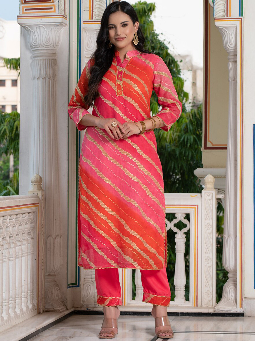 

Indi INSIDE Leheriya Printed Gotta Patti Straight Kurta With Trousers, Peach